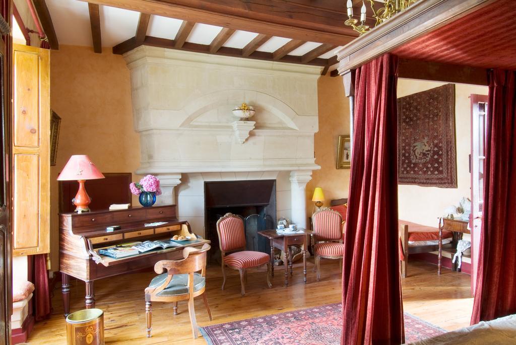 Chateau De La Roche Martel Bed & Breakfast Roiffe Bilik gambar